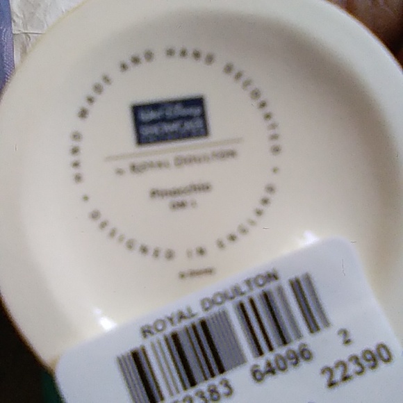 Walt Disney's Royal Dolton Porcelain Pinocchio - Picture 10 of 13